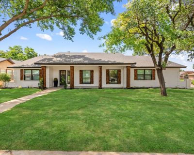 4 Bedroom 3BA 2533 ft Single Family House For Sale in Bedford, TX