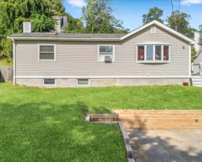 2 Bedroom 2BA 1302 ft Single Family Home For Sale in LAKE PEEKSKILL, NY