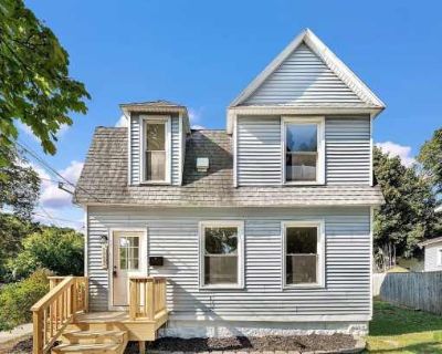 3 Bedroom 2BA 1234 ft Pet-Friendly Apartment For Rent in Grand Rapids, MI