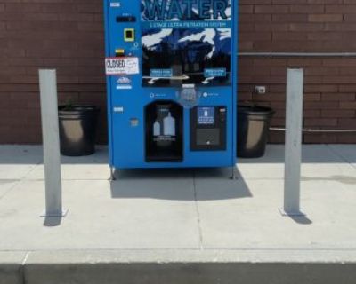 2023 Everest Ice vending machine with water dispenser Summit model