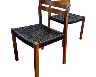 1950s Pair of Arne Hovmand-Olsen Model #401 Dining Chairs for j.l. Møller, Denmark - Painted Seats