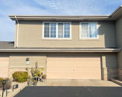 1 Bedroom 1BA 868 ft Condo For Sale in Kenosha, WI