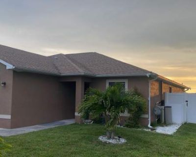 3 Bedroom 2BA 1280 ft Pet-Friendly Townhouse For Rent in Cape Coral, FL