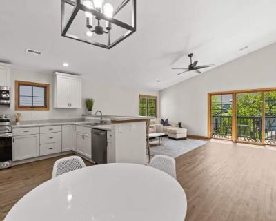 2 Bedroom 2BA 1760 ft Furnished Townhouse For Rent in Delafield, WI