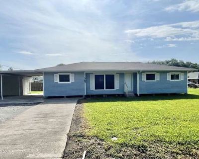 3 Bedroom 2BA 1300 ft Pet-Friendly Apartment For Rent in Cecilia, LA