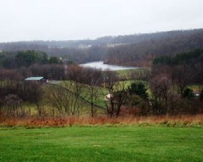 Executive 2 Bedroom Townhome – City Style Living in the Country!