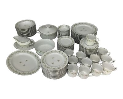 Late 20th Century Forever Spring Fine China Dinnerware Set- 89 Pieces