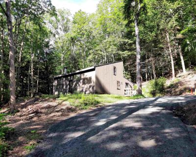 4 Bedroom 2BA 1380 ft Single Family House For Sale in Hartford, VT