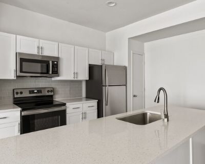 1 Bedroom 1BA 794 ft Pet-Friendly Condo For Rent in Plano, TX