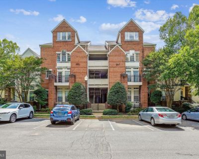 2 Bedroom 2BA 1053 ft Condo For Sale in Reston, VA