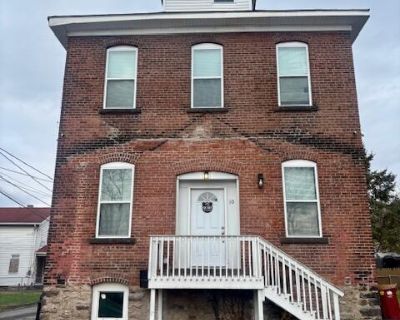 10 Meyers Court. Property for Rent in Kingston, PA for $1,600 with 3 bedrooms and 1 full bath. This property is 1,250 square feet.. Lot Features Level Lot Exterior Brick Vinyl Garage Type None Driveway Shared/Party Condition Very Good. Basement Unfinished Furnished? No Heat Type Electric Baseboard Half Baths 0 Total Full Baths 1 Total 3/4 Baths 0 Garage Stalls 0. 3 Bedroom. 1 Bathroom. 1250 ft