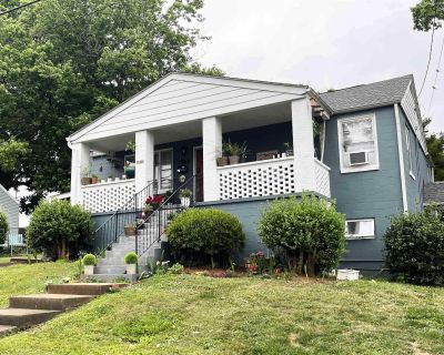 2 Bedroom 1BA 1200 ft Apartment For Rent in Charlottesville, VA