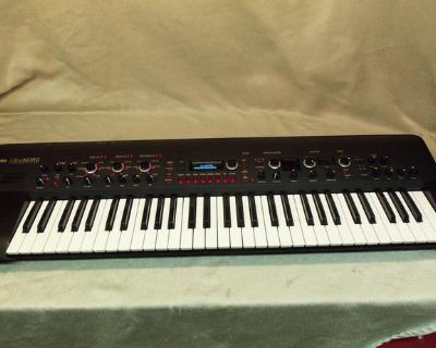 #I-15090 Korg Kingkorg synthesizer