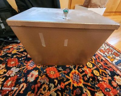 File box-thick walls, fire resistant?