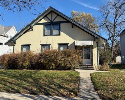 2 Bedroom 1BA 1000 ft House For Rent in Waukegan, IL