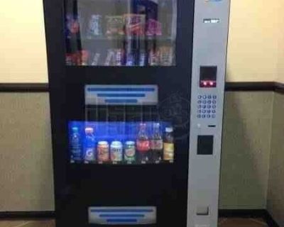 2012 Seaga RS-900 Snack & Soda Vending Machine