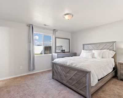 Pet friendly $4,767 per month room to rent in Moses Lake North