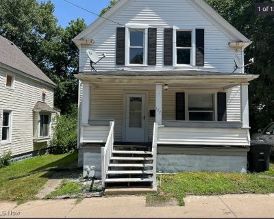 3 Bedroom 1BA 897 ft Apartment For Rent in Akron, OH