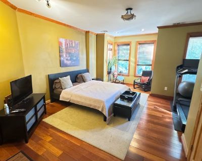 Total rooms: 3. Deposit: $1,250.00 * Utilities included?: Yes * Fees apply?: No. No preference. Non-smoking. Not for couples. Furnishings: Furnished * Disabled access: * Living room: No * Broadband included: Yes. Availability Available Now Minimum term None Maximum term None. Charming bedroom with private bathroom and high ceilings, located near U St and 14 St corridors, one of the most popular...