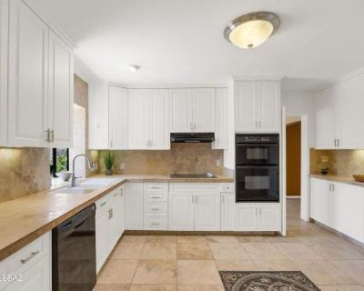 300 N Country Club Road. A mix of culture, arts, and sports, Tucson is home to a variety of people and lifestyles. In unit laundry Patio / balcony Dishwasher Garage Recently renovated Walk in closets Unit Amenities dishwasher fireplace in unit laundry microwave patio / balcony range refrigerator walk in closets recently renovated Property Amenities parking garage. 5 Bedroom. 4 Bathroom. 3145 ft