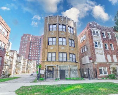 6711 S Paxton Avenue # 1. Property for Rent in Chicago, IL for $2,700 with 4 bedrooms and 2 full baths. This property is 2,200 square feet.. Spacious 4-bedroom, 2-bath first floor unit. This beautifully updated residence features an open-concept layout, perfect for modern living and entertaining. The kitchen is equipped with sleek stainless steel appliances and ample cabinet space. Enjoy the co...