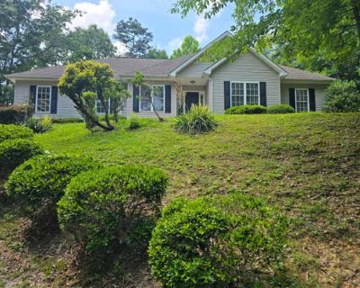 3 Bedroom 2BA 2096 ft Single Family Home For Sale in MIDDLESBORO, KY