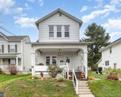 3 Bedroom 1BA 1296 ft Single Family House For Sale in Camp Hill, PA