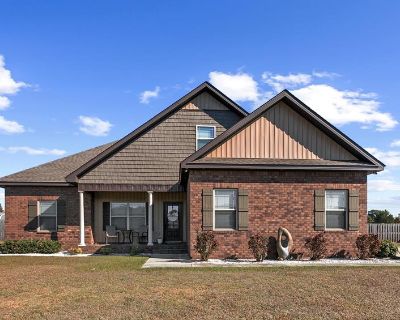 3 Bedroom 3BA 2725 ft Single Family House For Sale in Headland, AL