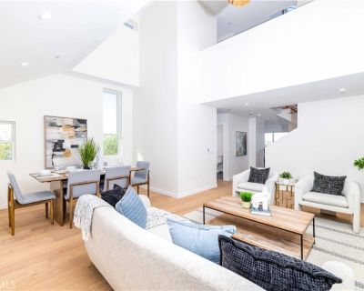 4 Bedroom 4BA 3009 ft Condo For Sale in San Diego, CA