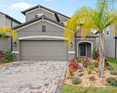 3 Bedroom 2.5BA 2143 ft Pet-Friendly Apartment For Rent in Pasco County, FL