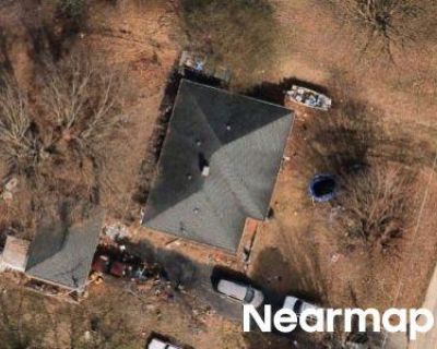 1.5 Bath Preforeclosure Property in Johnson City, TN 37615 - Oak St