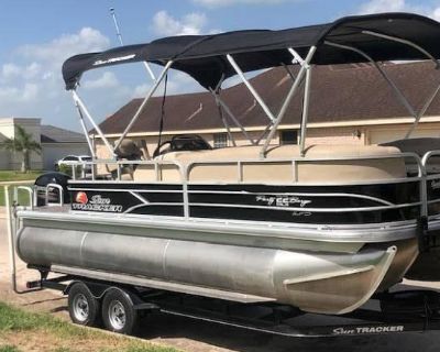 2016 Sun Tracker Party Barge 22 DLX