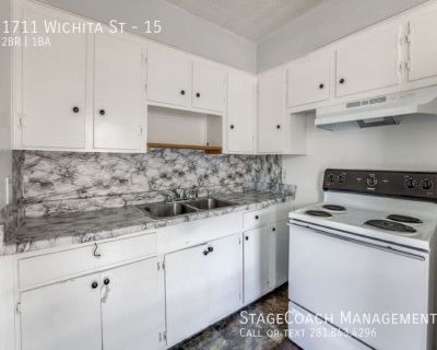 1711 Wichita St. Discover the epitome of urban living in this stunning apartment tucked away in the coveted Museum District. Immerse yourself in a world of cultural treasures, with Herman Park, the Houston Zoo, renowned restaurants, and delightful shops just moments away. Nestled in a tranquil neighborhood, this cozy abode offers the perfect retreat from the vibrant city. Step inside and be cap...