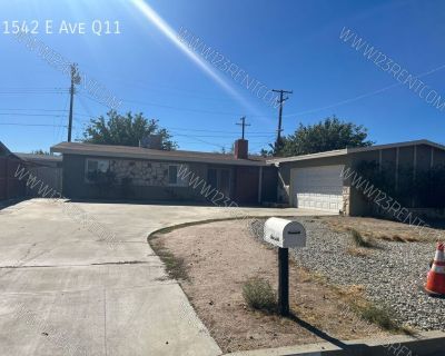 4 Bedroom 2BA 1329 ft Pet-Friendly Single-family home For Rent in Palmdale, CA
