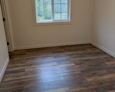 Available on: now. Unfurnished. Parking available * Internet included * Students welcome * 40+ years welcome. 4 bedroom house, landlord has master. The house is not fancy but clean and organized. 2 roomies share 1 bathroom. 3 total women share house. Full access to common areas. family room/kitchen (one big area). casual living room, half bath, yard. Quiet nature setting where deer roam the bac...