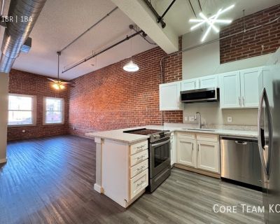 920 Broadway Blvd. The landlord does not discriminate based on source of income. Loft layout, Recently rehabbed, High ceilings, Hardwood floors, Breakfast bar, Stainless steel appliances, Dishwasher, Refrigerator, Water/sewer included, Central air conditioning, Open floor plan, Microwave, Central heat, Secured entry, Elevator, Cats ok, Pets negotiable, One year lease, Ceiling fans, Kitchen rece...