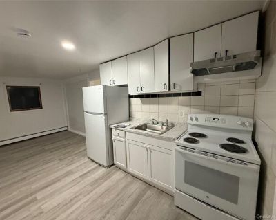 53 Winfield Ave. Welcome to 53 Winfield Ave, Brentwood, a cozy and well-kept rental offering 2 bedrooms and 1 full bathroom. Enjoy an open kitchen equipped with a refrigerator and oven, plus hardwood and tile flooring throughout. This home features oil heating and window A/C units for seasonal comfort. Shared yard access included, and one cat is allowed. No smoking permitted. Convenient locatio...