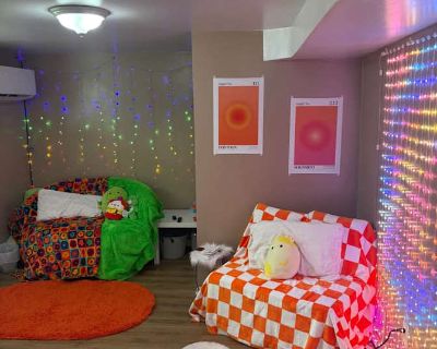 Private room with shared bathroom in an apartment with 1 roomie