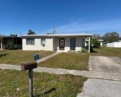 3 Bedroom 1BA 888 ft Apartment For Rent in Port Charlotte, FL