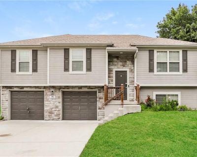 3 Bedroom 1BA Apartment For Rent in Pleasant Hill, MO