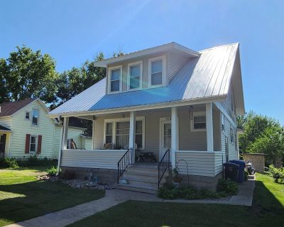 5 Bedroom 1BA 1438 ft Single Family House For Sale in Sioux Rapids, IA