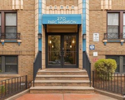 1 Bedroom 1BA Condo For Sale in Jersey City, NJ