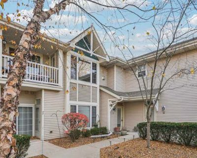 3 Bedroom 2BA 1513 ft Condominium For Sale in CUDAHY, WI