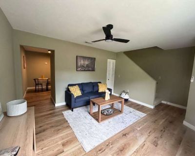 2 Bedroom 1.5BA 980 ft Furnished Pet-Friendly Apartment For Rent in Alachua County, FL