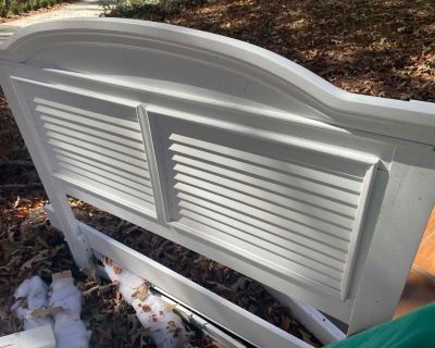 Double/full bed w/storage drawer