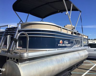 Sun Tracker Party Barge 22 DLX