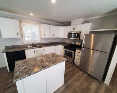 3 Bedroom 2BA 1056 ft Mobile Home For Rent in Orion Township, MI