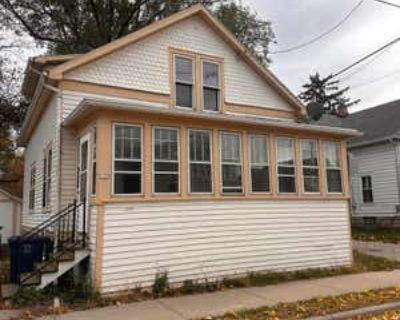 3 Bedroom 1BA 1080 ft Single Family Home For Sale in OSHKOSH, WI
