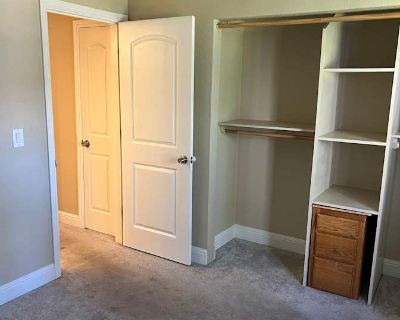 Private room with own bathroom in a Condo with 1 roomie, Martinez, CA 94553