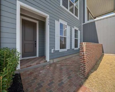 3 Bedroom 2.5BA 0 ft Pet-Friendly Apartment For Rent in Fox Run, PA